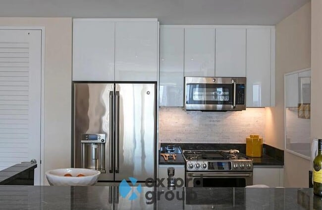 162 W 62nd St in New York, NY - Building Photo - Building Photo