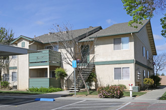 Cedarbrook in Hanford, CA - Building Photo - Building Photo