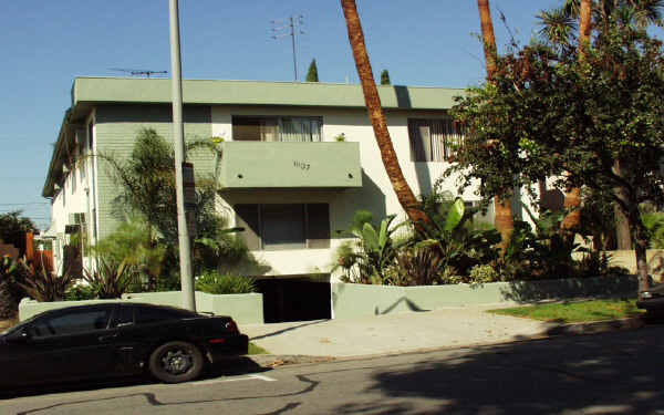 1037 N La Jolla Ave in West Hollywood, CA - Building Photo