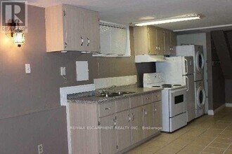 2012 Bonnymede Dr in Mississauga, ON - Building Photo - Building Photo