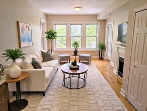 142 Elmwood Ave, Unit 2 in Evanston, IL - Foto de edificio - Building Photo