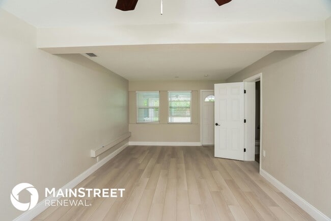 1310 30th St W in Bradenton, FL - Foto de edificio - Building Photo