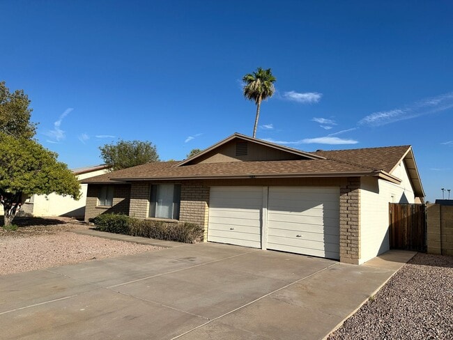 property at 2113 E Colgate Dr