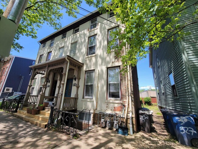 325 Saint John St, Unit A in New Haven, CT - Building Photo - Building Photo