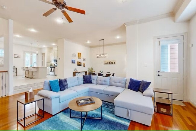 property at 404 W 16th St
