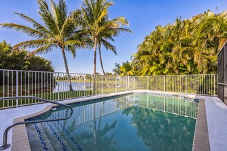 1650 Corsica Dr in Wellington, FL - Building Photo - Building Photo