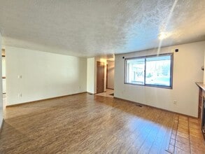 6902 N Old Fort Dr in Spokane, WA - Building Photo - Building Photo