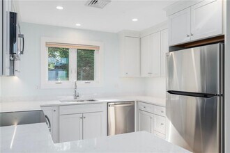 117 Indian Ave in Portsmouth, RI - Building Photo - Building Photo
