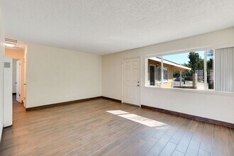 737 E Brockton Ave in Redlands, CA - Foto de edificio - Building Photo