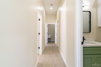5705 Notre Dame Ave, Unit 2 in McAllen, TX - Building Photo - Building Photo