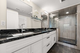 7025 Estrella De Mar Rd in Carlsbad, CA - Building Photo - Building Photo