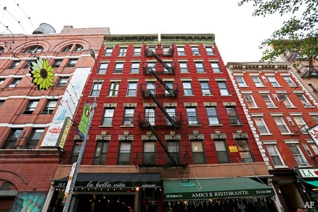 163 Mulberry St in New York, NY - Building Photo - Building Photo