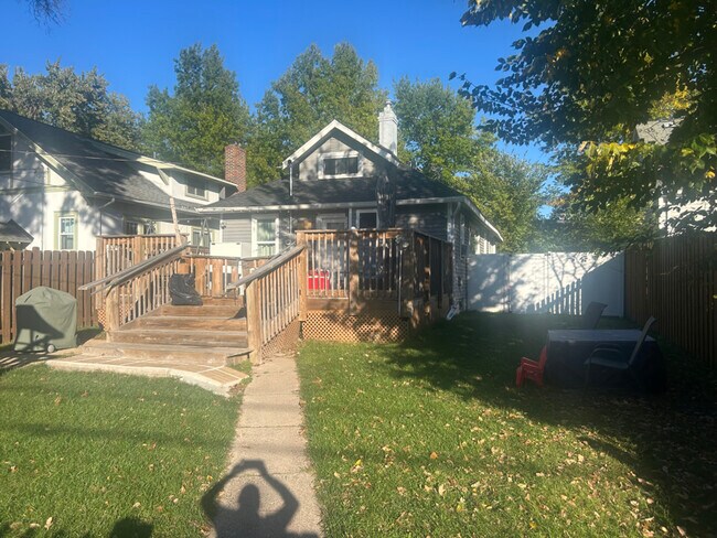 3739 N Washburn Ave in Minneapolis, MN - Building Photo - Building Photo