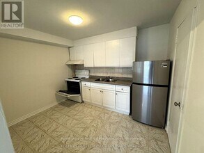 3071 Hurontario St in Mississauga, ON - Building Photo - Building Photo