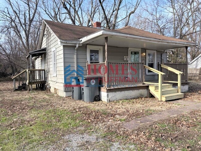 property at 2715 S Alvord Blvd