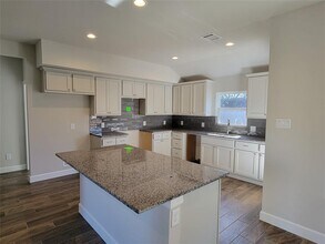 1432 La Delle St in Wharton, TX - Building Photo - Building Photo