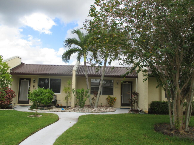 206 Lake Meryl Dr in West Palm Beach, FL - Building Photo - Building Photo