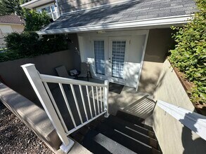 2223 Victoria Crescent NW in Calgary, AB - Building Photo - Building Photo