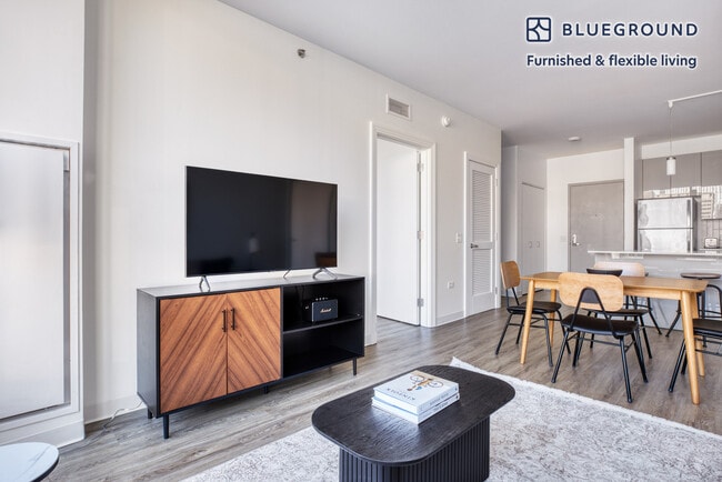 808 W Van Buren St in Chicago, IL - Building Photo - Building Photo