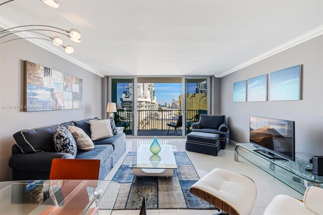 5838 Collins Ave in Miami Beach, FL - Building Photo - Building Photo
