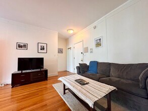 36 Winchester St, Unit 7 in Brookline, MA - Building Photo - Building Photo