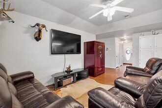 135 E Mosley Ln in Huntsville, TX - Building Photo - Building Photo