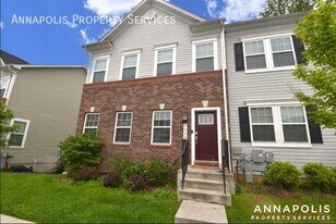 1379 Hawthorn Dr in Hanover, MD - Building Photo