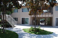 Clifton Plaza Apartments in Anaheim, CA - Building Photo - Building Photo