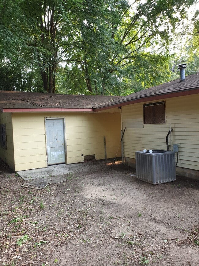 1570 Sherrill Dr in Macon, GA - Foto de edificio - Building Photo