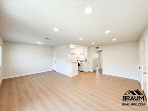 14801 Delano St in Los Angeles, CA - Building Photo - Building Photo