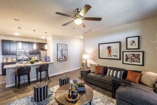 Landmark Grandview in San Antonio, TX - Building Photo