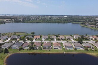 5065 47th St W in Bradenton, FL - Foto de edificio - Building Photo