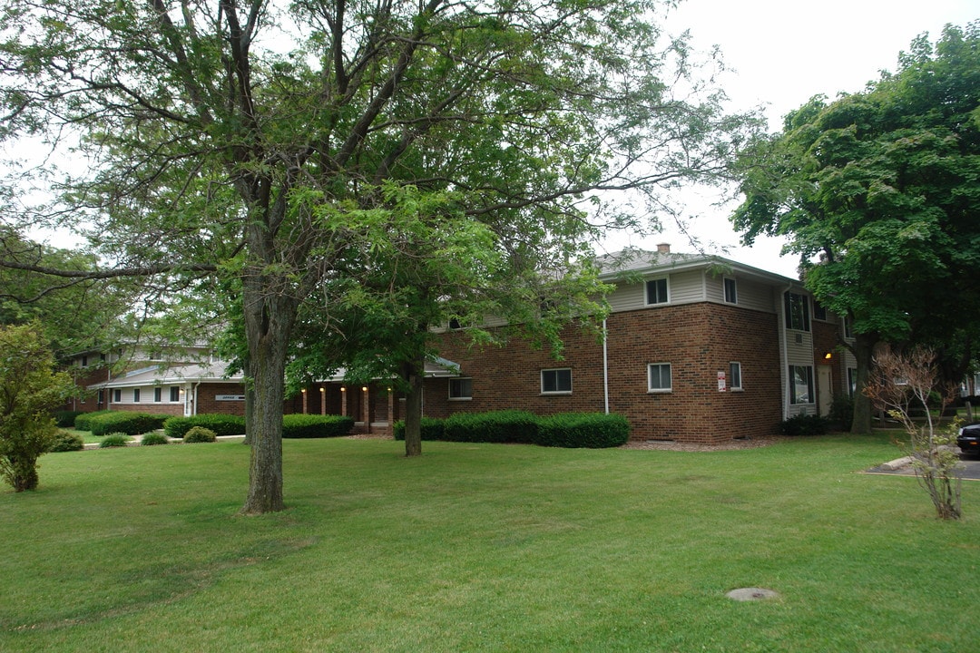 Ashwaubenon Village Apartments in Green Bay, WI - Building Photo