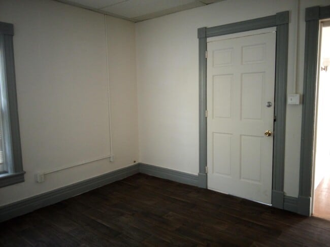 11 E State St, Unit 2 in Gloversville, NY - Building Photo - Building Photo