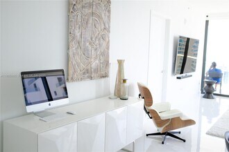 1010 Brickell Ave, Unit 4205 in Miami, FL - Building Photo - Building Photo