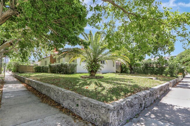 375 SW 20th Rd in Miami, FL - Building Photo - Building Photo