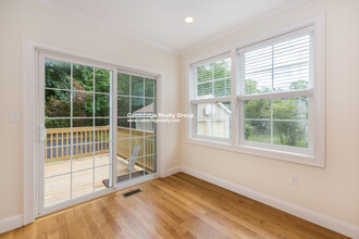 217 Arlington St, Unit 1 in Medford, MA - Building Photo - Building Photo