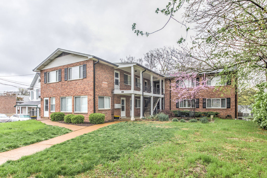 7848 Big Bend Blvd-Unit -1 in Webster Groves, MO - Building Photo