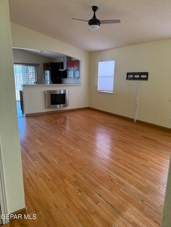 2481 Tierra Rica Way in El Paso, TX - Foto de edificio - Building Photo