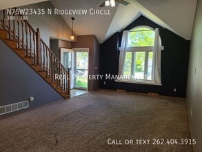 N75W23435 N Ridgeview Cir in Sussex, WI - Building Photo - Building Photo