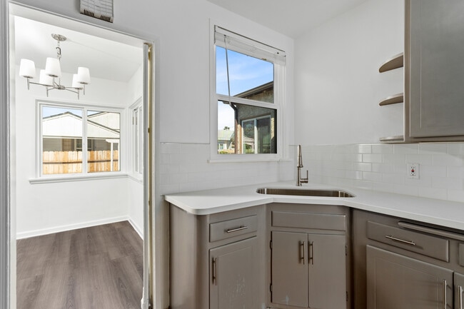 2024 S Genesee Ave, Unit 2024.5 in Los Angeles, CA - Building Photo - Building Photo