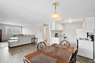 576 Village Blvd N in Baldwinsville, NY - Building Photo - Building Photo