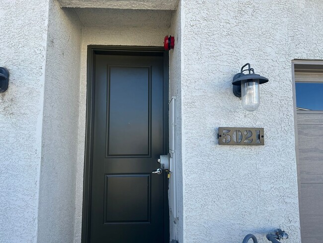 5021 Cavestone Rd in Sun Valley, NV - Building Photo - Building Photo