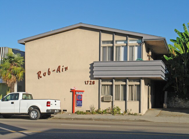 1728 S Robertson Blvd in Los Angeles, CA - Foto de edificio - Building Photo