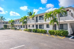 1310 W 29th St, Unit 28 in Hialeah, FL - Building Photo
