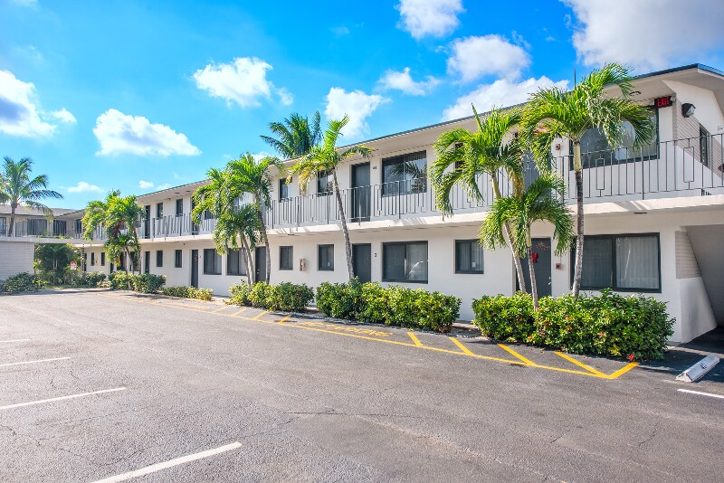 1310 W 29th St in Hialeah, FL - Building Photo
