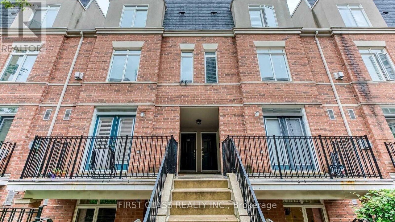 415-415 Jarvis St in Toronto, ON - Building Photo