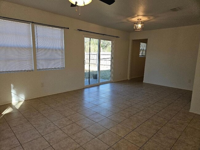 105 Ila St, Unit A in Elgin, TX - Building Photo - Building Photo
