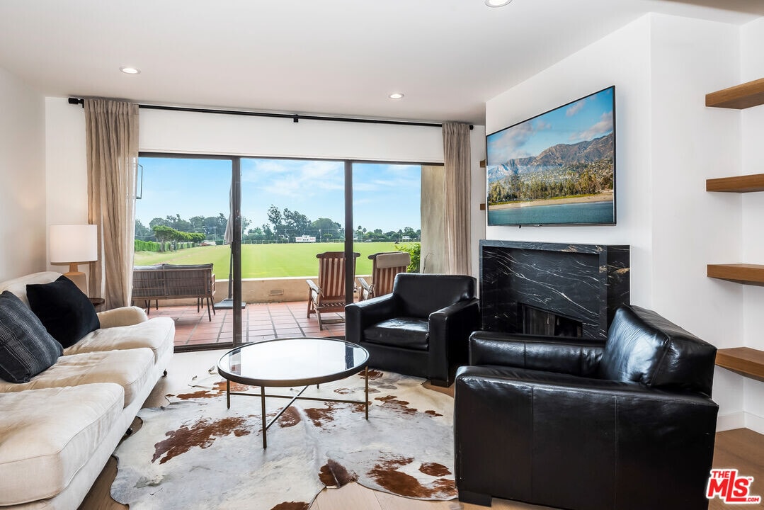 3375 Foothill Rd in Carpinteria, CA - Building Photo