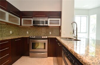 783 NE 4th Ave in Fort Lauderdale, FL - Building Photo - Building Photo